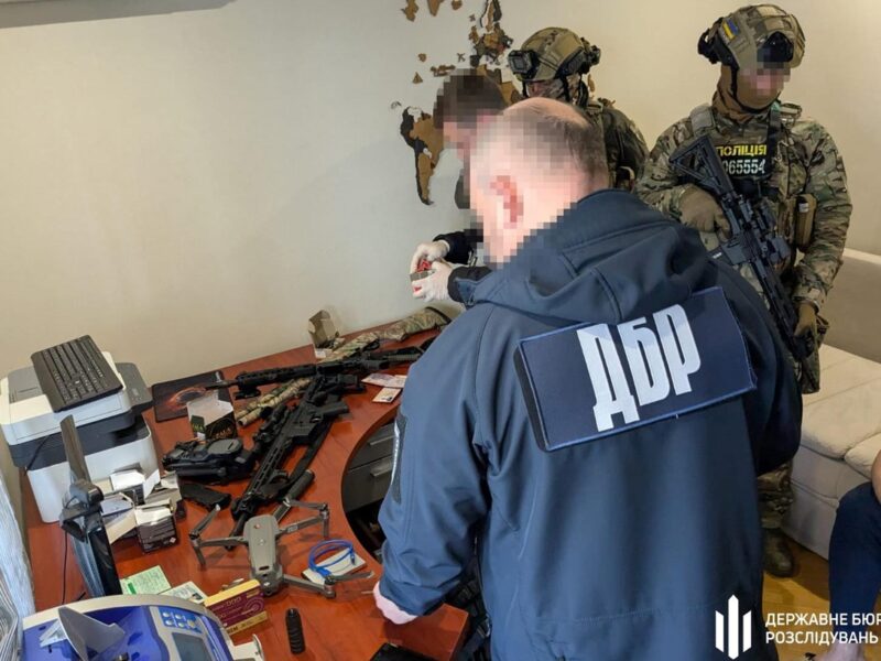 На Донеччині правоохоронець перепродавав трофейну зброю