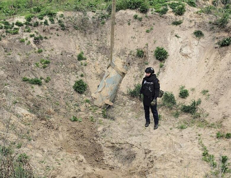 На Київщині виявили бойову частину ракети Х-101