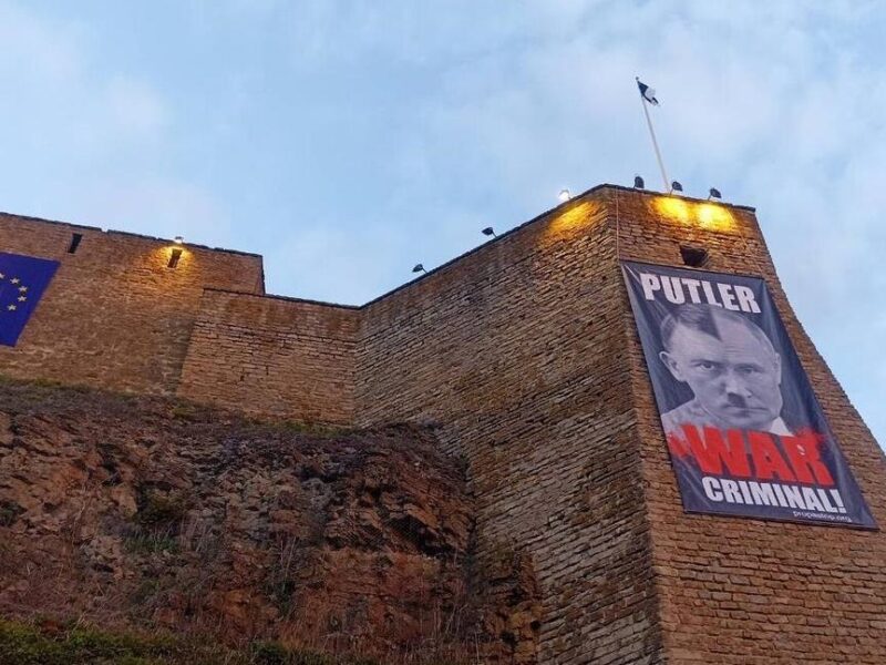 На кордоні з Росією вивісили плакат з “Путлером”