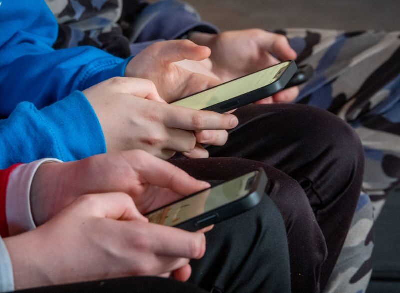 На Львівщині школярі змусили підлітка з аутизмом позувати на відео голим