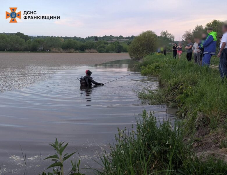 На Прикарпатті у ставку потонув хлопчик