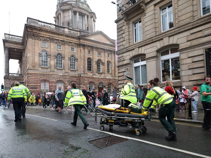 Наїзд авто на фанів Ліверпуля: постраждали понад 45 людей