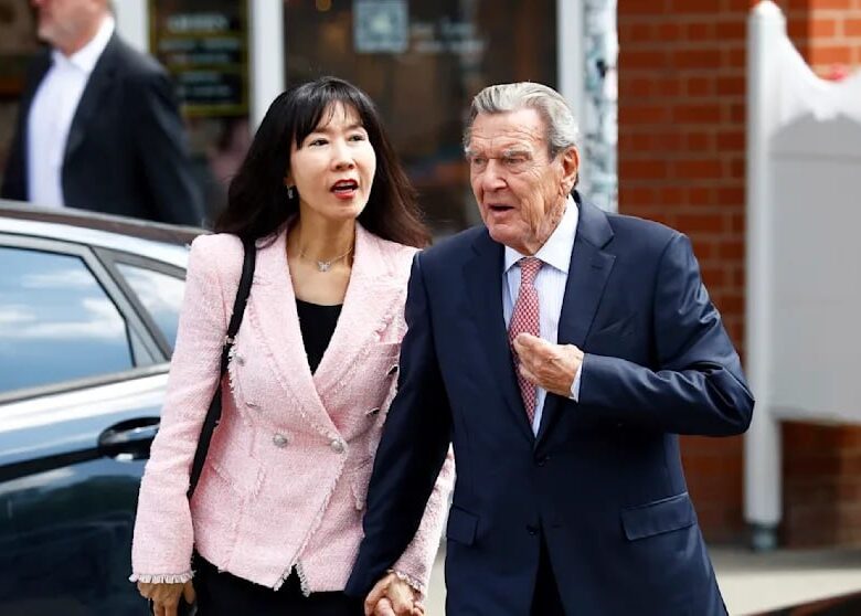 Німецький банк заблокував Шредеру виплати з Росії