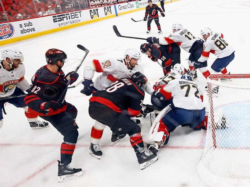 НХЛ: Флорида переграла Кароліну в стартовому матчі