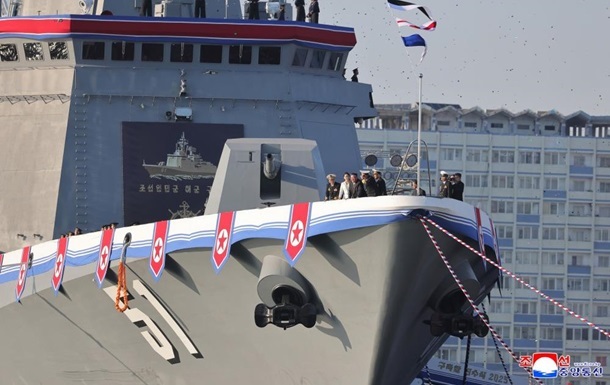 Новий есмінець КНДР зазнав аварії на очах в Кім Чен Ина