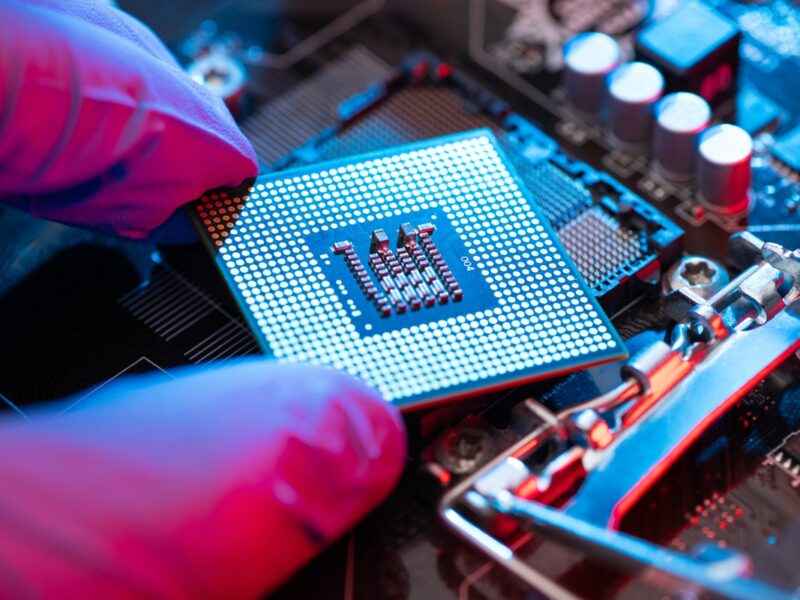 Офіційний імпорт американських процесорів до Росії обвалився на 95%