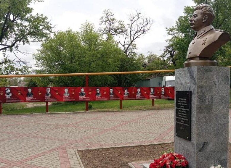 Окупанти встановили памʼятник Сталіну в Мелітополі