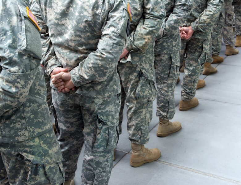 Пентагон розпочав звільнення трансгендерних військових