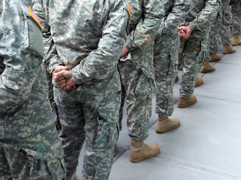 Пентагон розпочав звільнення трансгендерних військових