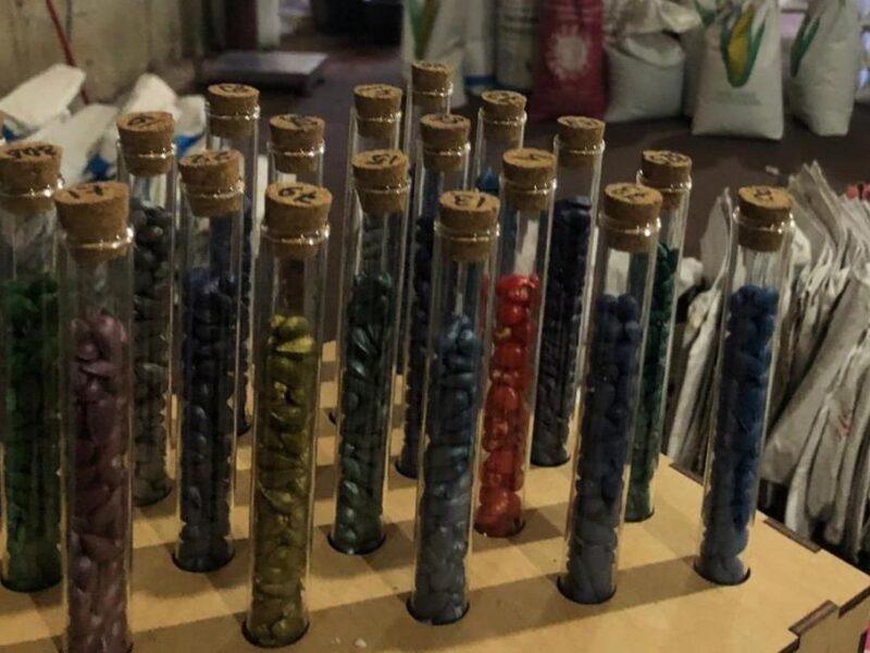 Під Києвом виготовляли контрафактне насіння відомих брендів