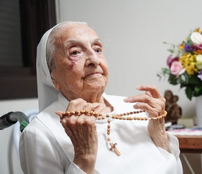 Померла найстаріша людина у світі – 116-річна черниця з Бразилії