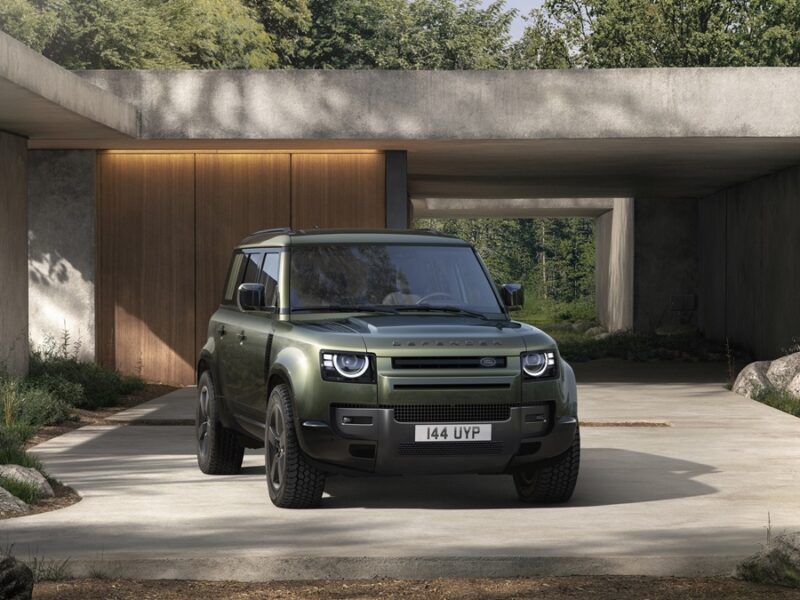 Представлено оновлений Land Rover Defender