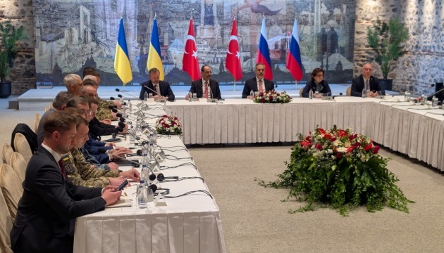 РФ поширює фейк про перекладача української делегації у Стамбулі – ЗМІ