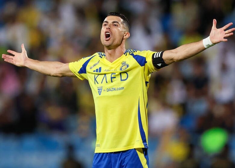 Роналду веде переговори про придбання частки в іспанському клубі