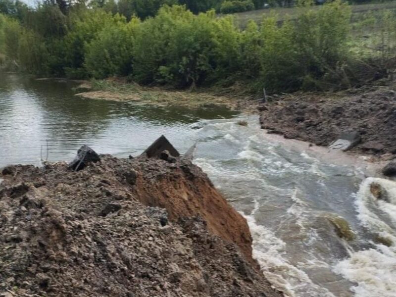 Росіяни пошкодили гідротехнічні споруди на Сумщині