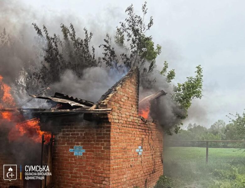 Росіяни вдарили касетними боєприпасами по Сумщині, є загибла