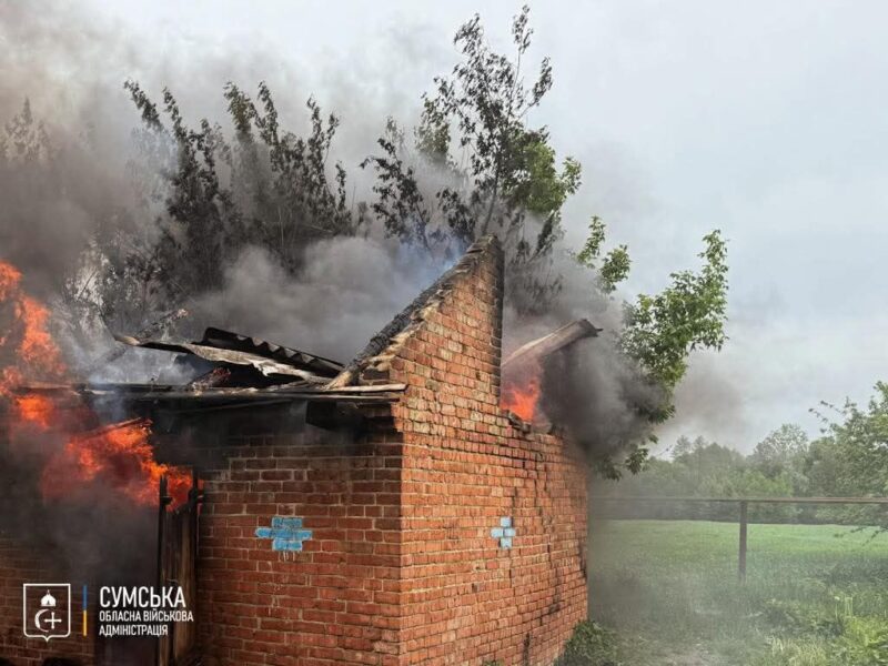 Росіяни вдарили касетними боєприпасами по Сумщині, є загибла