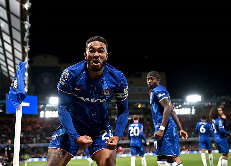 Розкішна передача Джеймса допомогла Челсі мінімально переграти МЮ