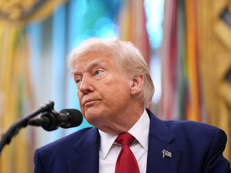 Санкції проти РФ: Трамп пояснив, чому утримується