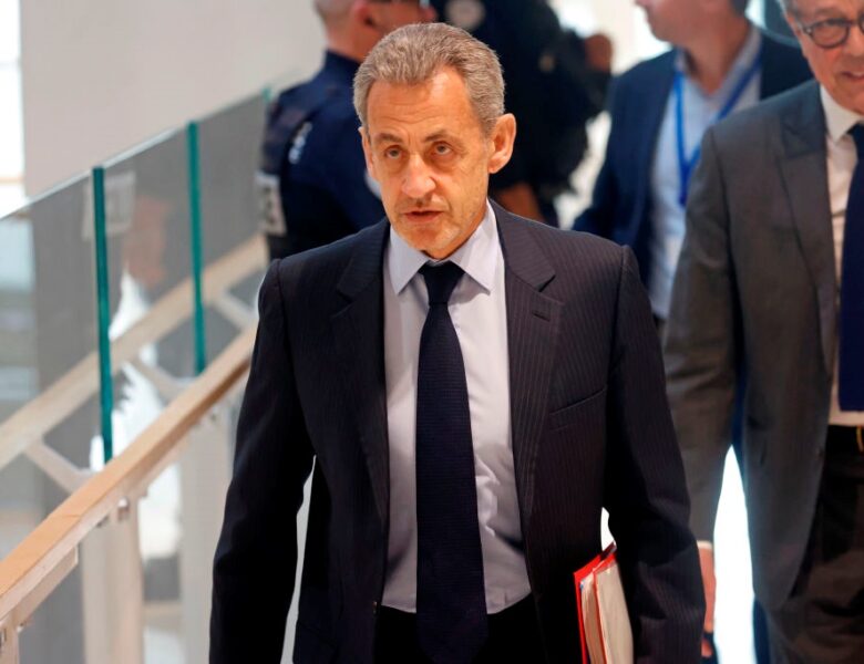 Саркозі достроково звільнили та зняли з нього електронний браслет