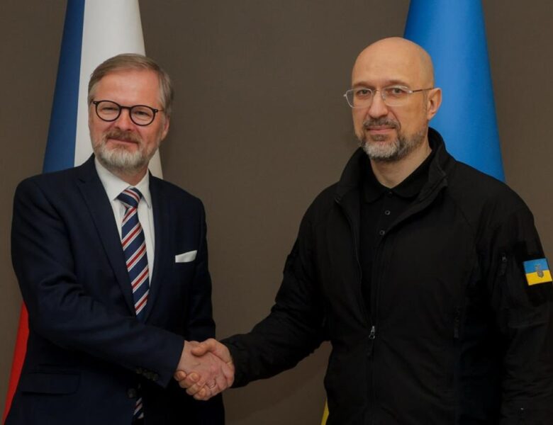 Шмигаль зустрівся з прем’єром Чехії в Ужгороді