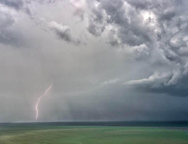 Синоптики прогнозують дощі та грози у більшості регіонів