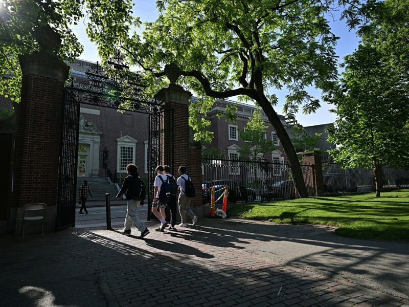 Суд скасував заборону Трампа на прийом іноземців у Гарвард