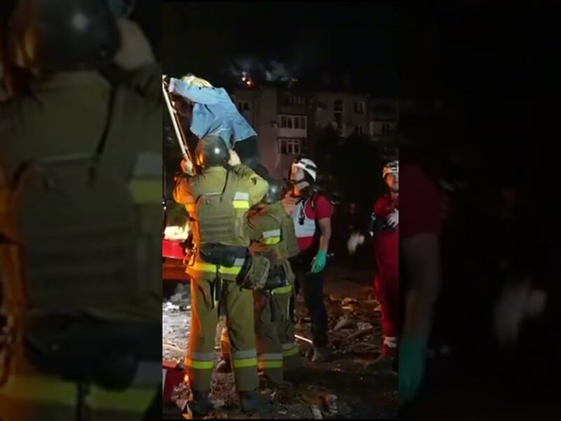 Миколаїв: унаслідок нічної атаки БпЛА сталося влучання в житловий будинок. Виникла пожежа.