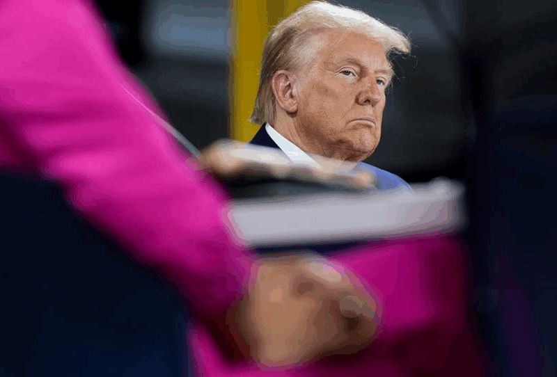 Трамп назвав “надто великим” подарований Катаром літак