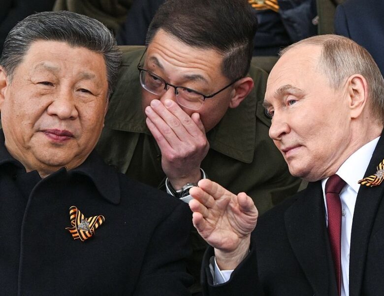 Трибуна на параді: Путін, Сі і злочинці