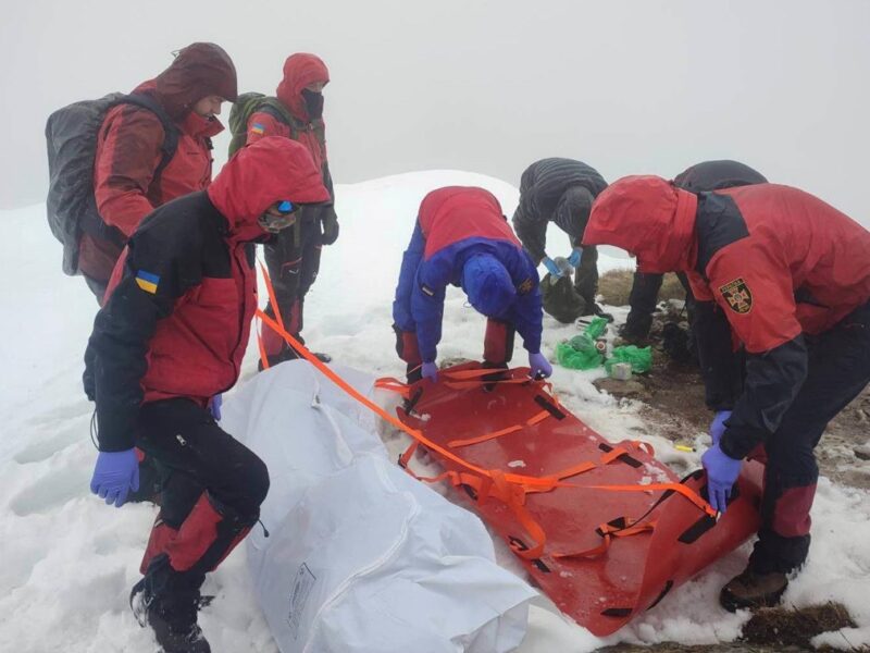 Туристи виявили в Карпатах тіло чоловіка