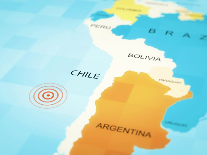 У Чилі попередили про загрозу цунамі після потужного землетрусу