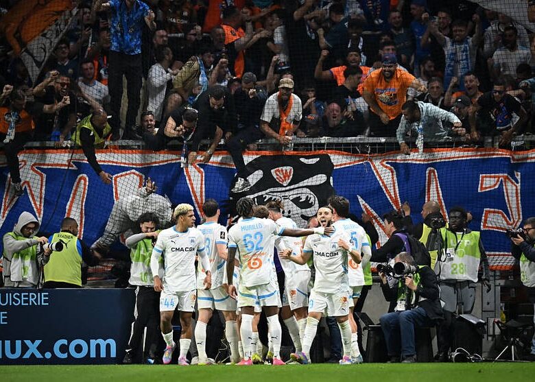 У Франції футбольний матч було перервано на півгодини через заворушення