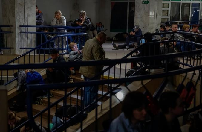 У Києві під час трьох масованих атак в метро укривалися понад 49 тис. людей