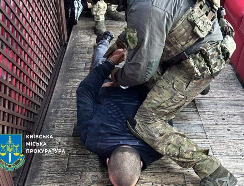 У Києві поранили іноземця під час пограбування – підозрюваних затримали