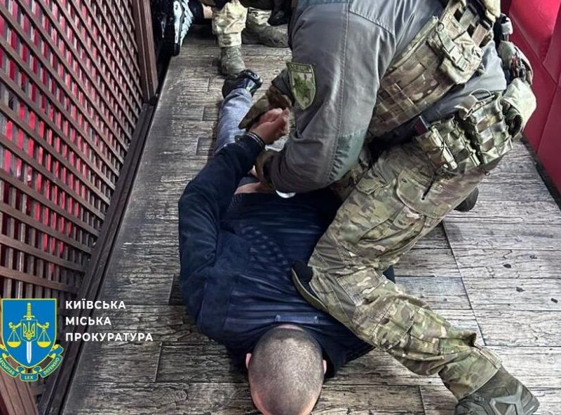 У Києві поранили іноземця під час пограбування – підозрюваних затримали