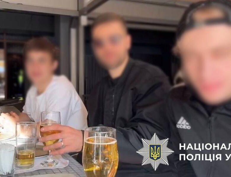 У Києві затримано молодиків, які хизувались зброєю в прямому ефірі