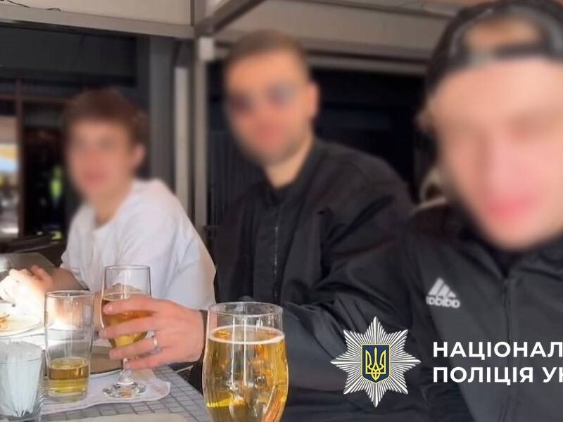 У Києві затримано молодиків, які хизувались зброєю в прямому ефірі