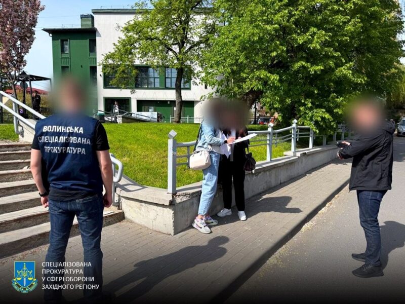 У Луцьку адвокатка “виводила” з розшуку ухилянтів