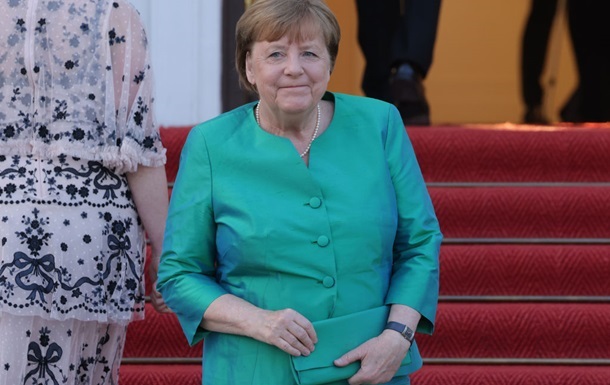 У Німеччині вимагають розслідувати відносини уряду Меркель із Газпромом