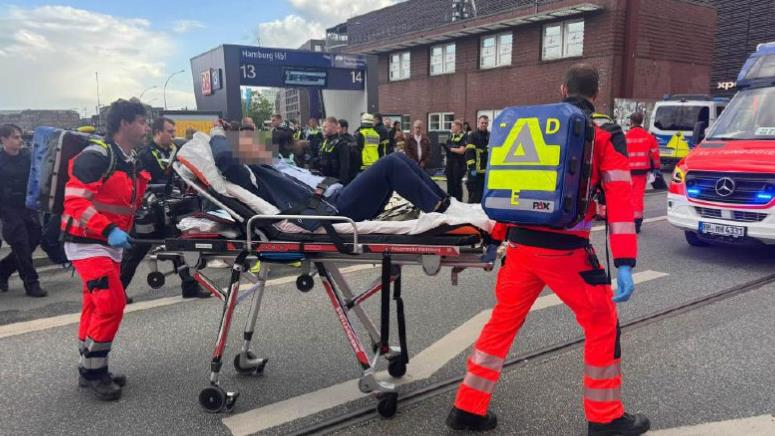 У німецькому Гамбурзі жінка влаштувала різанину на вокзалі: 12 поранених