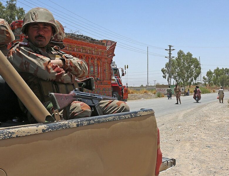 У Пакистані терорист підірвав шкільний автобус: серед жертв є діти