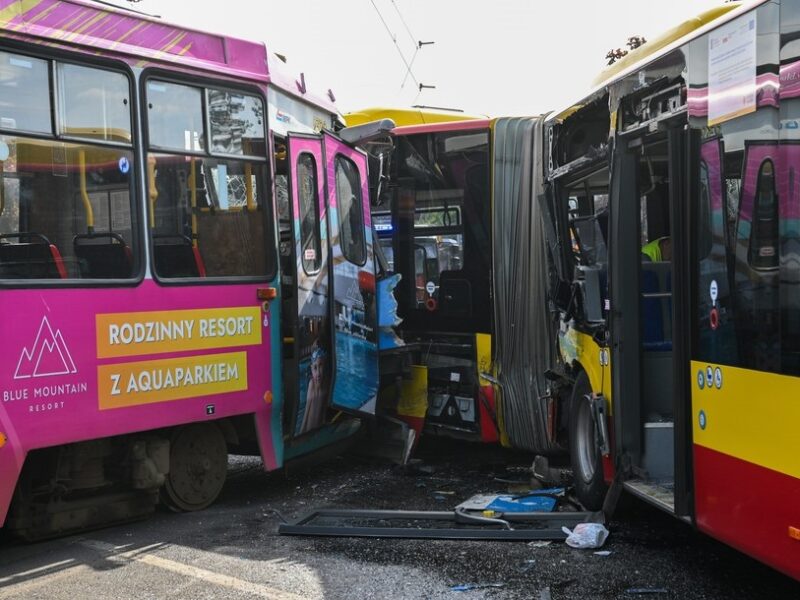 У Польщі зіткнулися автобус і трамвай: 11 потерпілих
