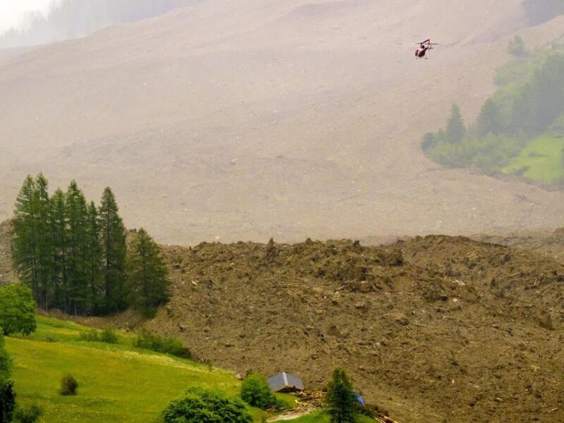 У Швейцарії масовий обвал “поховав” частину села