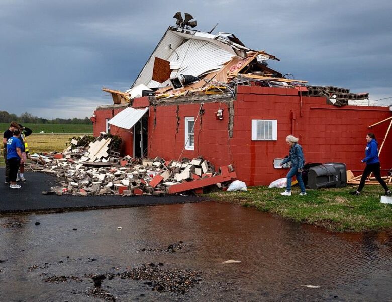 У США десятки людей стали жертвами торнадо