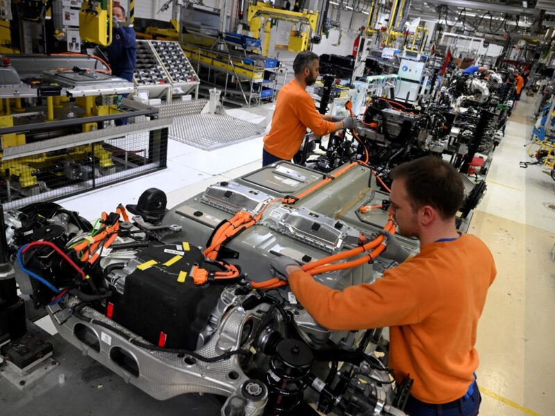 У Volvo анонсували звільнення 3000 працівників