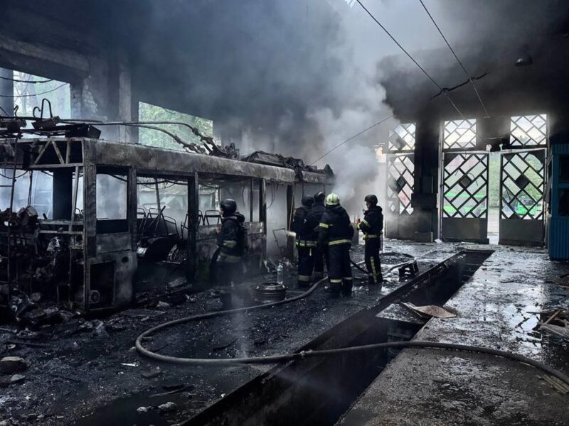 Удар на Харкову: пошкоджено понад 30 будинків і транспортне депо