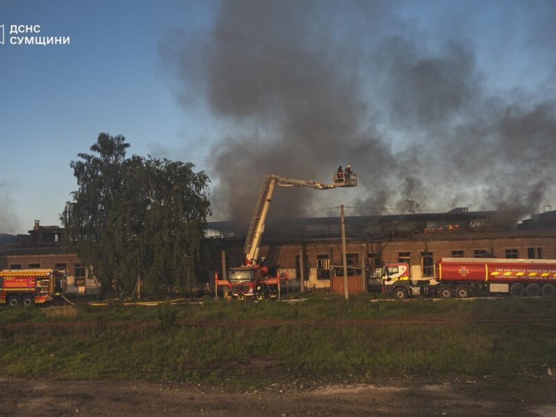 Удар РФ по Сумах: ліквідовано масштабну пожежу