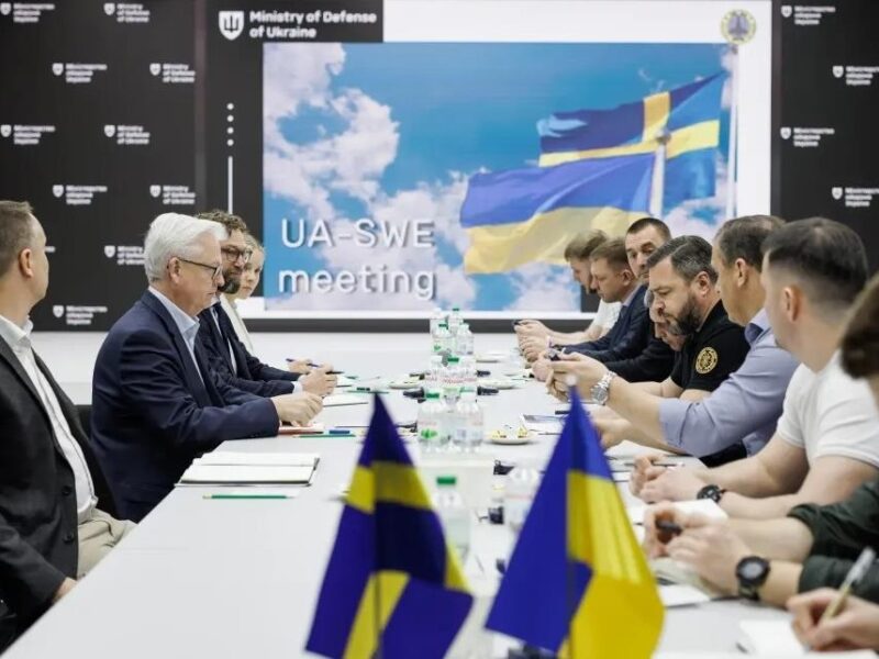 Україна та Швеція домовились про модернізацію літаків