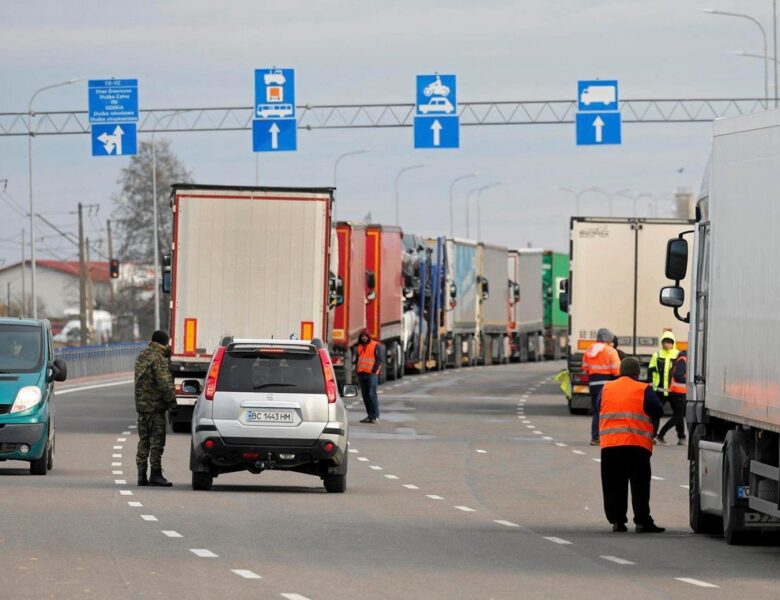 Україна закликала Польщу до переговорів із перевізниками